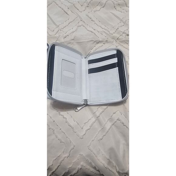 Disney Loungefly Wallet - Picture 5 of 5